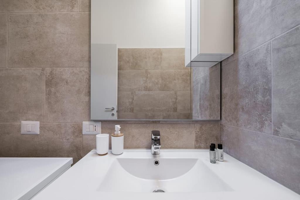 Linate Airport Elegant Suite,Tram 1 Minute Away Mailand Exterior foto